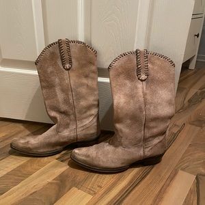 10.5 snip toe women’s roper boots.